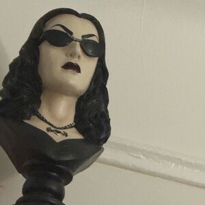 Spooky Nights Halloween Bust Lady With Sunglasses Vampire Woman Witch Goth nwot
